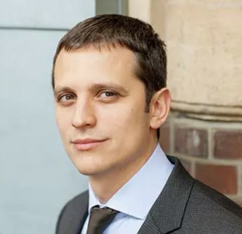 A paper on why negotiations often yield better outcomes than auctions by Vladimir Vladimirov in the Journal of Finance